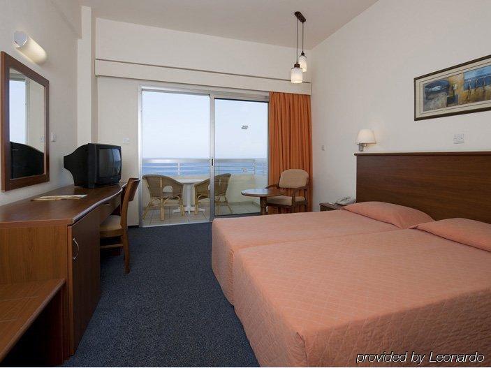 Sentido Kouzalis Beach Hotel Protaras Quarto foto